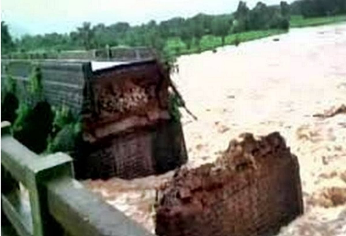 மும்பை-கோவா பாலம் இடிந்து விழுந்து விபத்து: பலி எண்ணிக்கை 4 ஆக உயர்வு